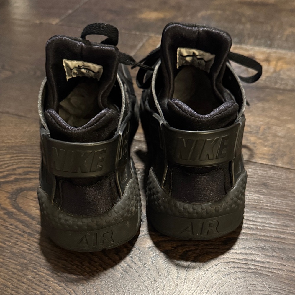 Nike Air Huarache Sneakers - Picture 7 of 17